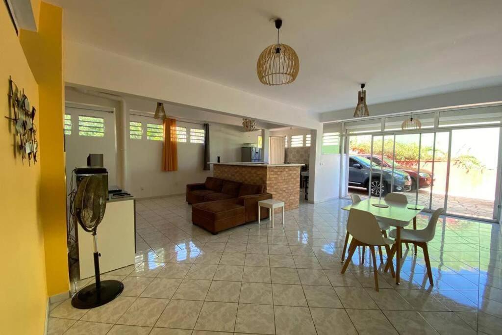 Charmant appartement avec piscine Le Robert Extérieur photo